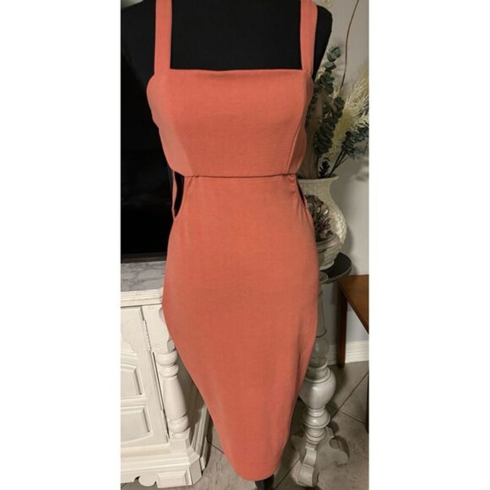 Boohoo Night square neck salmon dress with peekaboo waist.‎ Size 8
